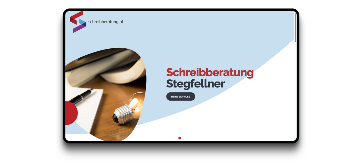 Screenshot der Onepager Website für die Schreibberatung in eine Tablet dargesllt.